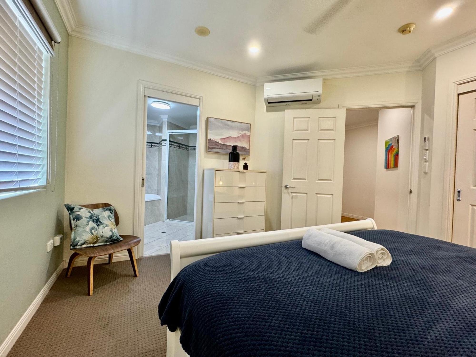 Townsville Beachfron Apartments On The Strand - 2 Exterior photo