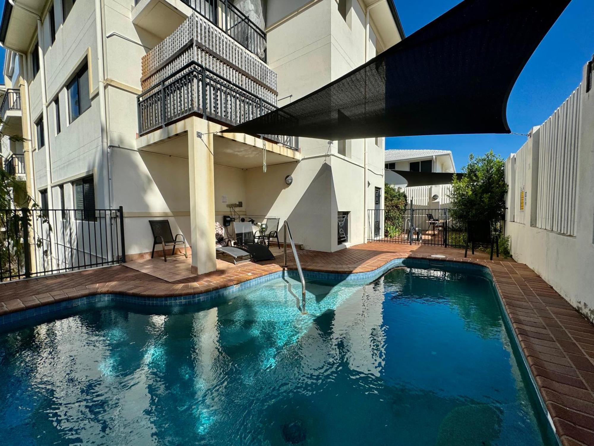 Townsville Beachfron Apartments On The Strand - 2 Exterior photo