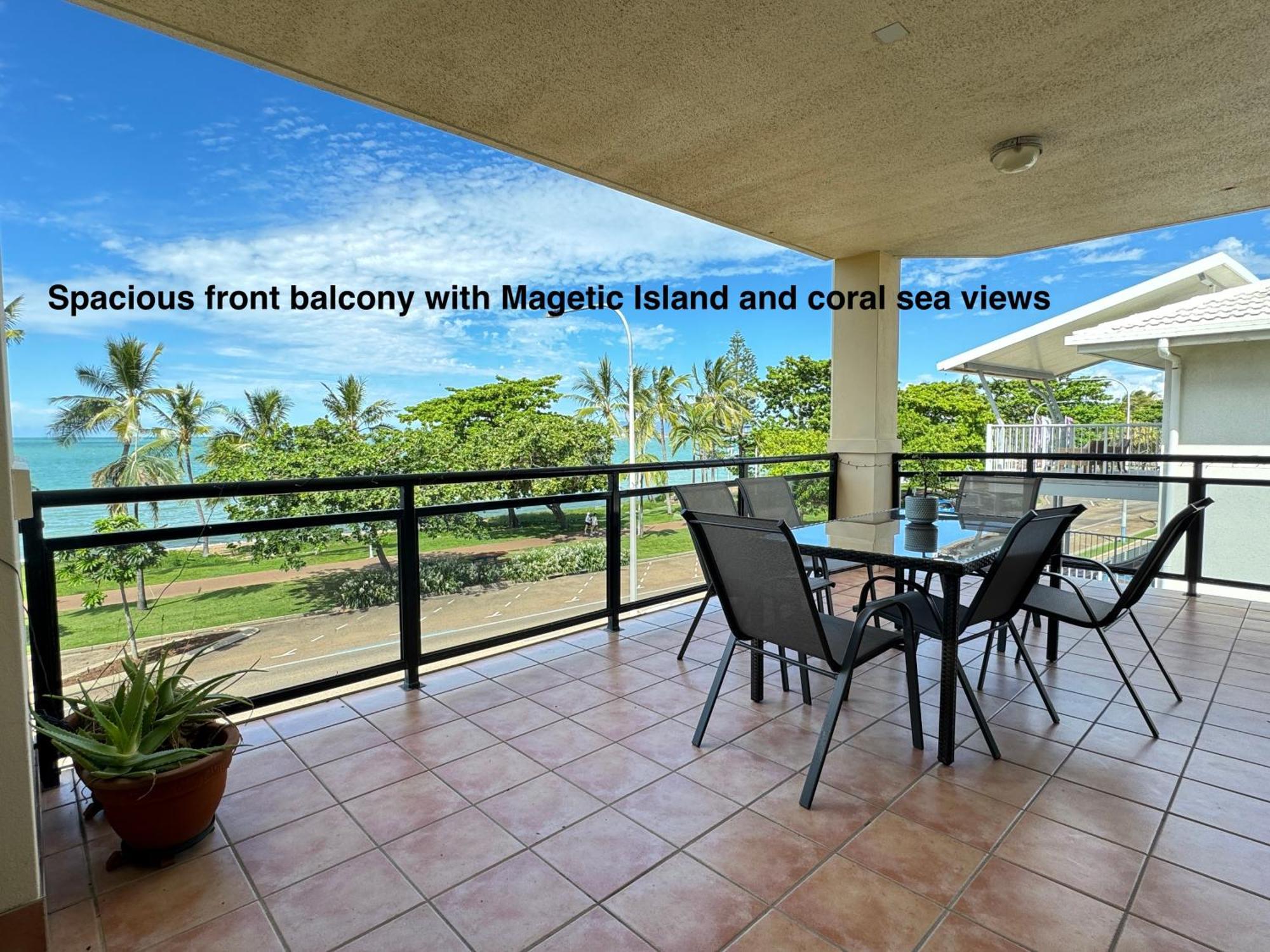 Townsville Beachfron Apartments On The Strand - 2 Exterior photo